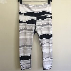 Lululemon crop pattern leggings